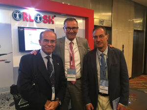 El Sr. Oliver Scheunemann de KLS Martin Group junto a los Doctores Acero y López-Cedrún en CIALACIBU 2017, Argentina